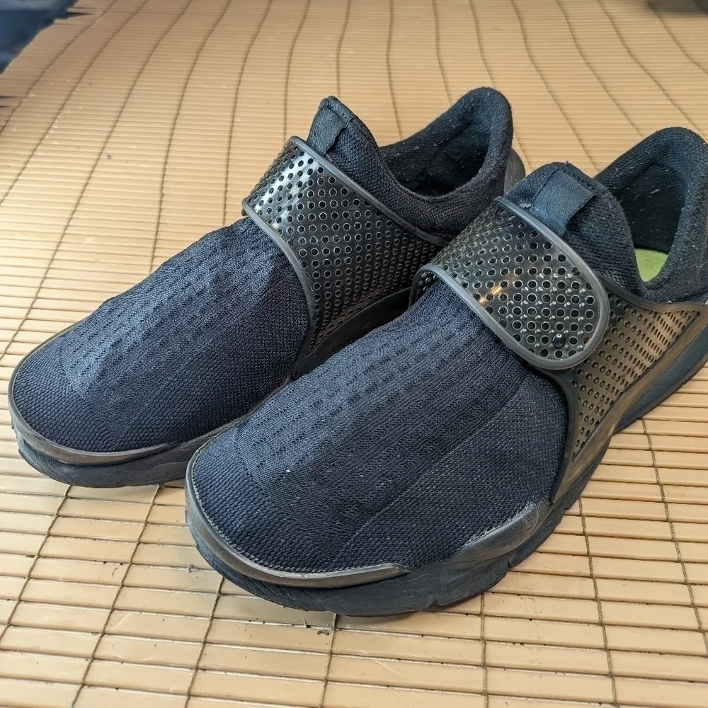 Nike Sock Dart Men's Sneaker Size-11 Triple Black Shoe 819686-001
